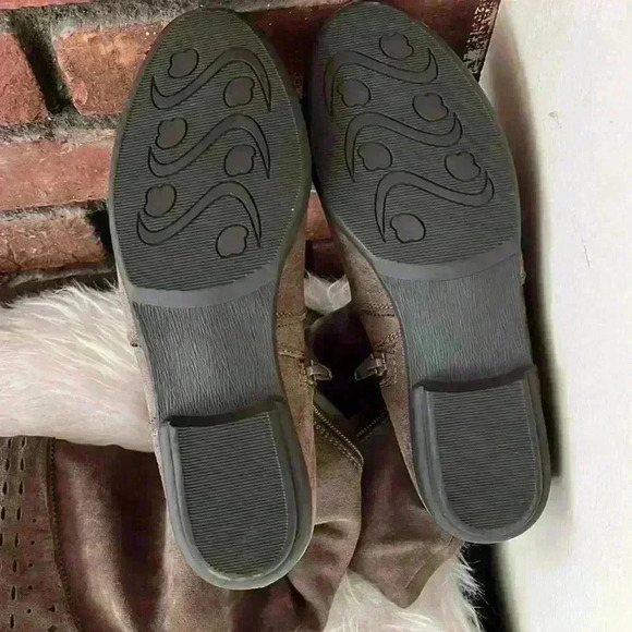 Seven Dials Dillon woman’s fashion boot, size 5.5, brown suede, 10’ zipper - Picture 5 of 8